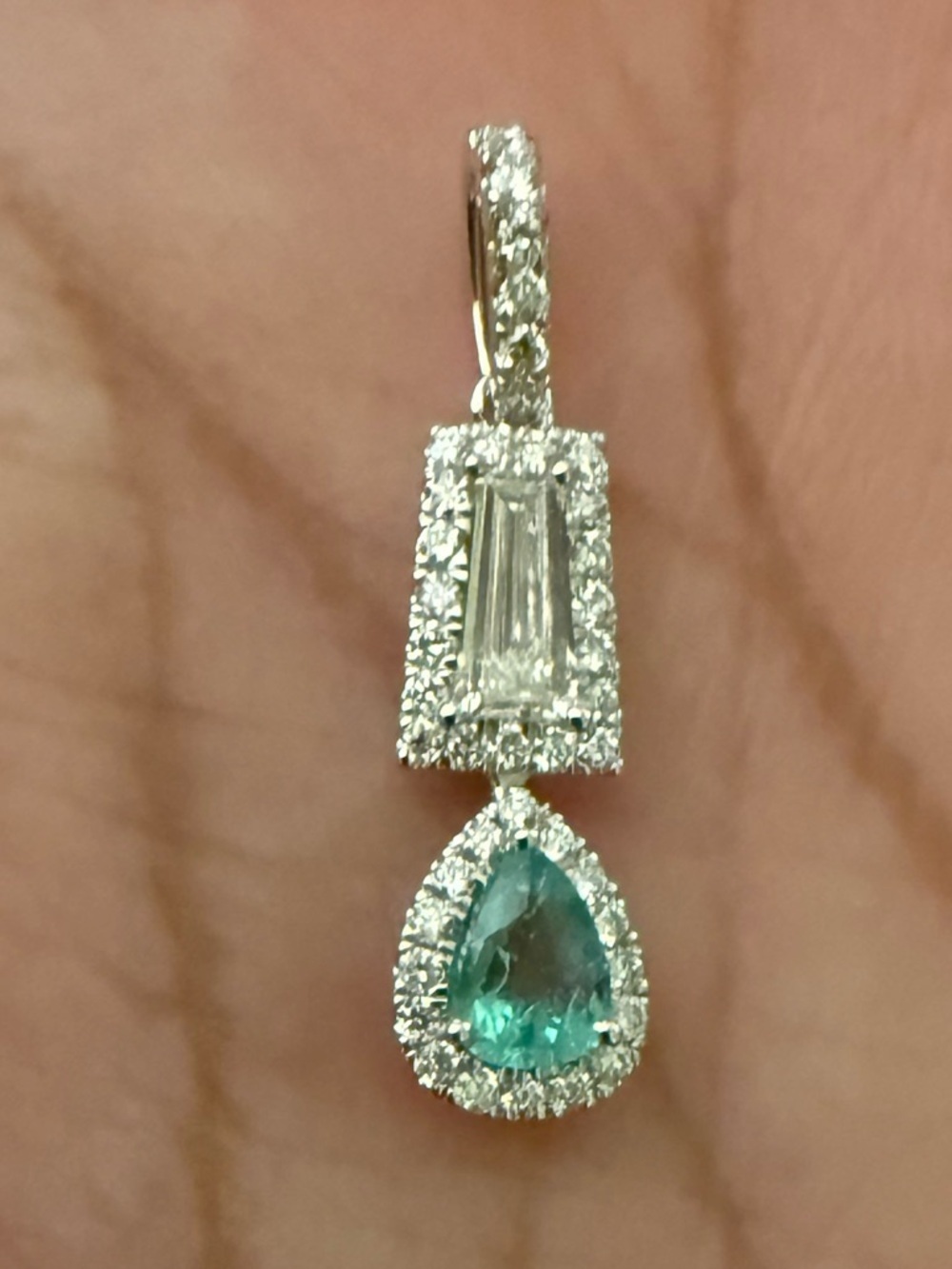 Stunning 18k white gold, diamond and natural Emerald Pendant
